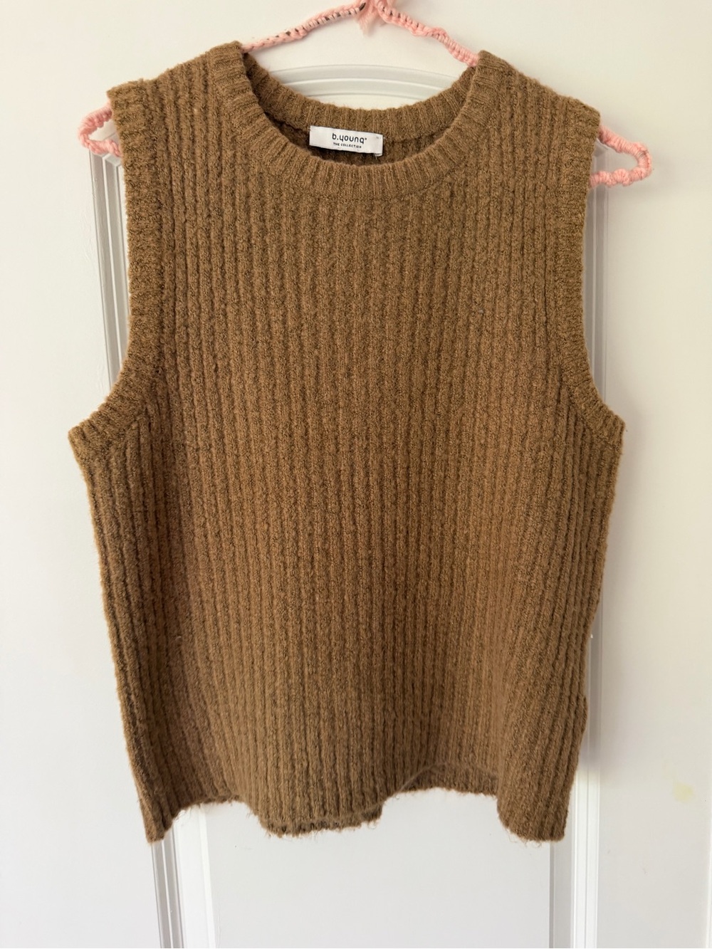 Ribbed Sleeveless Sweater Vest in Camel